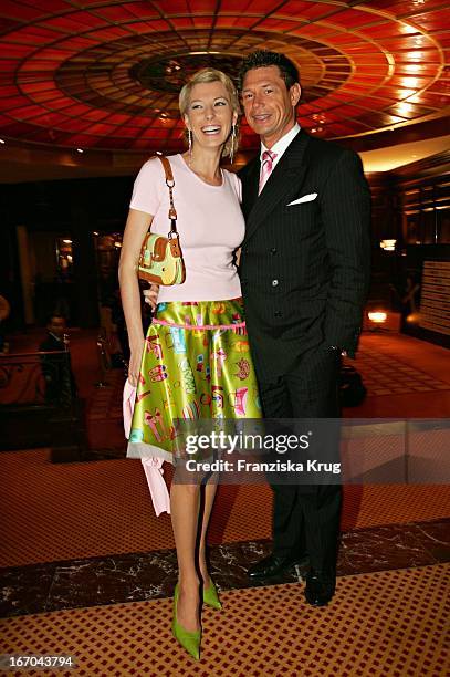 Giulia Siegel Mit Ehemann Hans Wehrmann Bei Der Verleihung Des "Felix Burda Award" Von Der Felix Burda Stiftung Im Hotel Vier Jahreszeiten In München...