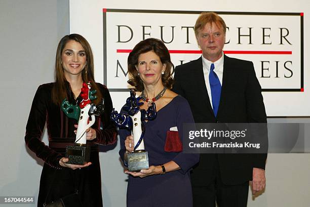 Königin Rania Von Jordanien, Königin Silvia Von Schweden Und Initiator Karlheinz Kögel Bei Der Verleihung Des "Deutschen Medienpreises" In Baden...