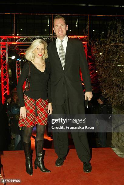 Dr. Mathias Döpfner Mit Ehefrau Ulrike Bei Der Verleihung "Woman Of The Year 2003" Von Der Zeitschrift "Maxim" Im Tränenpalast In Berlin Am 171203 .