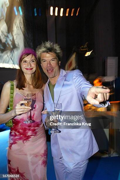 Sänger Campino Von Den "Toten Hosen" Mit Freundin Karina Krawczyk Bei Der Aftershow Party Der Echo-Verleihung 2003 .