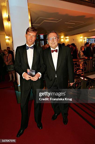 Schauspieler Jaecki Schwarz Mit Freund Hagen Henning Bei Der Zehnten Verleihung Des Medienpreis "Die Goldene Henne" Im Friedrichstadtpalast In Berlin...