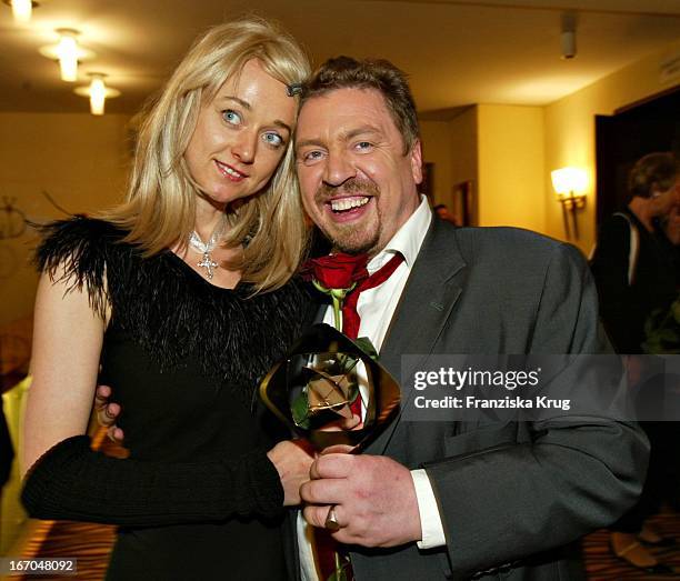 Preisträger Armin Rohde Mit Ehefrau Angela Baronin Von Schilling Bei Der Verleihung Des 40. "Adolf Grimme Preis" Im Theater In Marl Am 030404 .