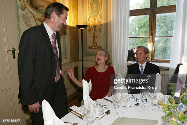 Ministerpräsident Matthias Platzeck , Jeanette Jesorka Und Lord Douro Bei Der Verleihung Des "Montblanc De La Culture Arts Patronage Award 2003" Im...