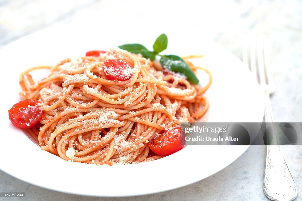 Spaghetti with tomatosauce and parmesan cheese
