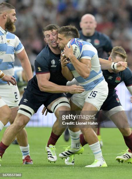Tom Curry of England makes a dangerous tackle on Juan Cruz Mallia of Argentina resulting of a red card during the Rugby World Cup France 2023 match...
