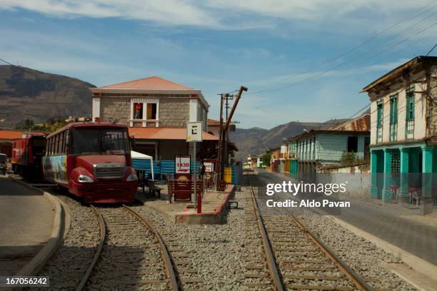 ecuador, alausi, railway nariz del diablo - nariz stock pictures, royalty-free photos & images