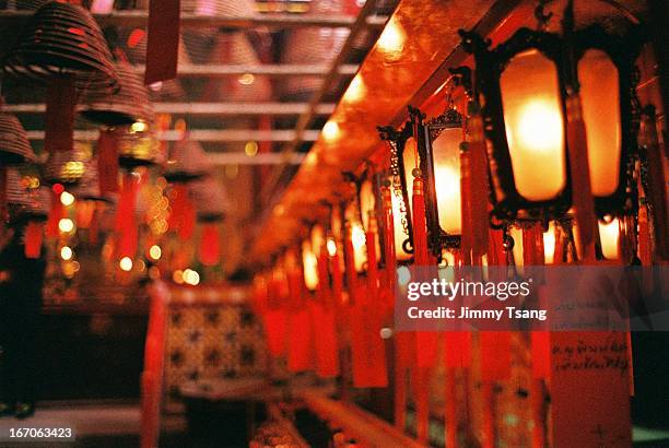 lantern in man mo temple - templo de man mo - fotografias e filmes do acervo