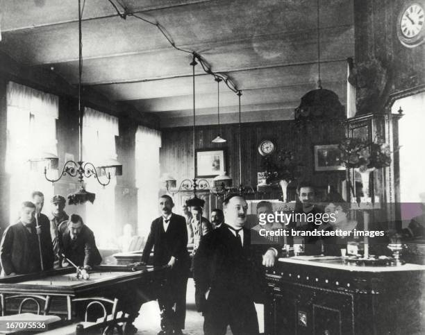 Suburbian coffeehouse in Rudolfsheim. Vienna. About 1890. Photograph. Vorstadtcafe in Rudolfsheim. Wien. Österreich. Um 1890. Photographie.