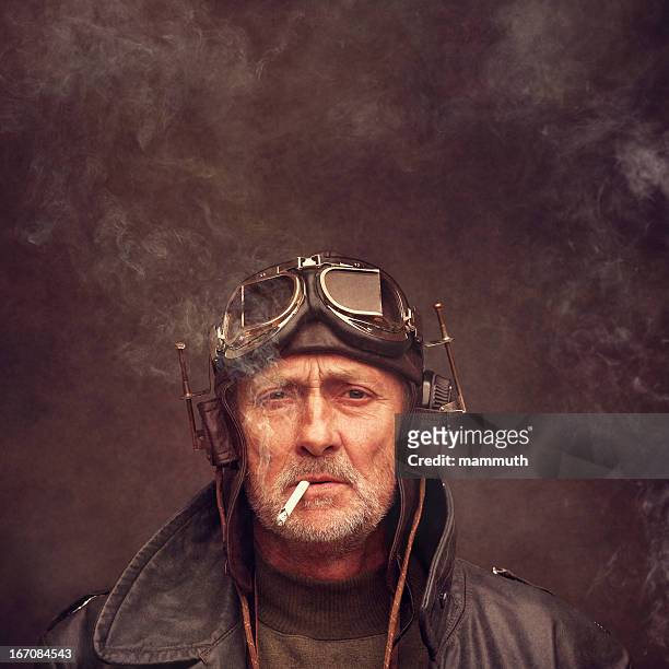 steampunk senior man wearing headphones and goggles - aviation hat 個照片及圖片檔