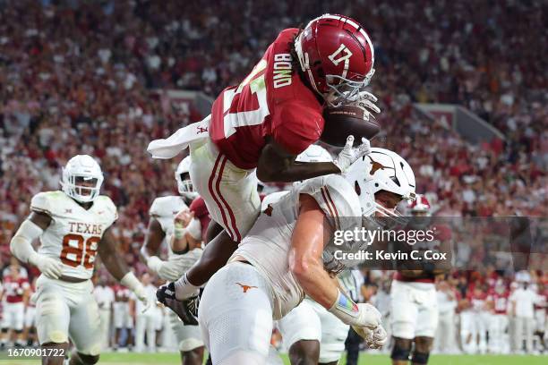 Isaiah Bond of the Alabama Crimson Tide makes the two-point conversion against Ethan Burke of the Texas Longhorns during the fourth quarter at...