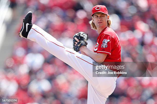 Bronson Arroyo of the Cincinnati Reds pitches against the Miami Marlins during the game at Great American Ball Park on April 20, 2013 in Cincinnati,...