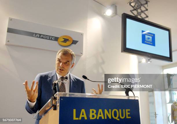 Le Président du Directoire de la Banque Postale Patrick Werner prononce un discours lors d'un point de presse de rentrée, le 13 septembre 2007 à...