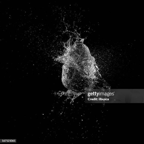 Exploding Water Photos and Premium High Res Pictures - Getty Images
