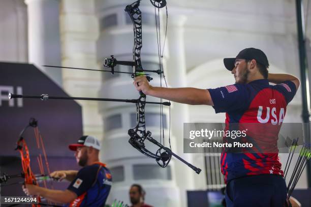 Arc classique de haute qualité 20-50 Lbs pour la chasse au tir sportif extérieur avec contrepoids en laiton Arc classique de haute qualité 20-50 Lbs pour la chasse au tir sportif extérieur avec contrepoids en laiton