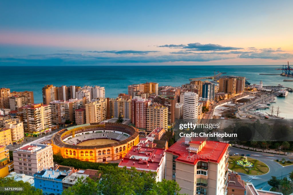 Málaga Stadt bei Sonnenuntergang, Spanien