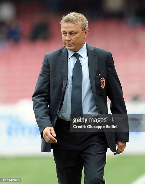 Ivo Pulga, head coach of Cagliari leaves the pitch after the expulsion during the Serie A match between SSC Napoli and Cagliari Calcio at Stadio San...