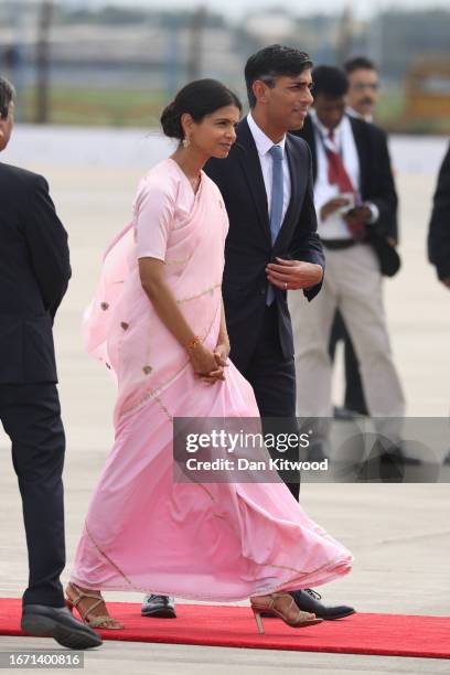 British Prime Minister Rishi Sunak and his wife Akshata Murty board a plane after the G20 2023 New Delhi Summit on September 10, 2023 in New Delhi,...