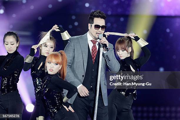 Kim Tae Woo (Singer) Photos and Premium High Res Pictures - Getty Images