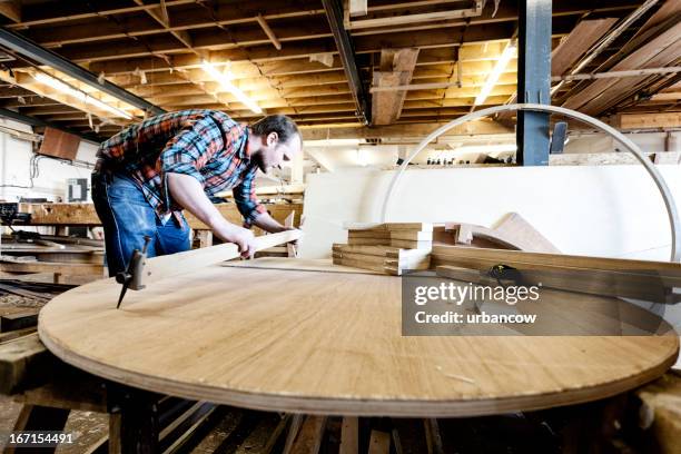 wooden boat building - ship building stockfoto's en -beelden