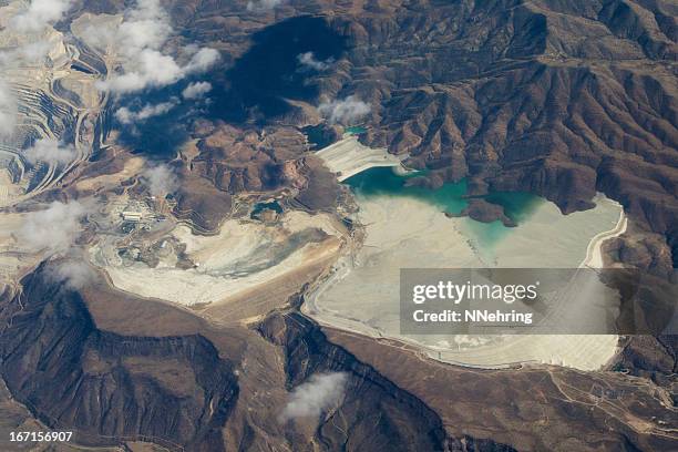 mine tailings - mijnafval stockfoto's en -beelden