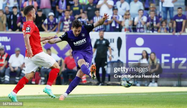 Marcel Baer of Aue scores the fourth goal during the 3. Liga match between Erzgebirge Aue and Hallescher FC at Erzgebirgsstadion on September 17,...