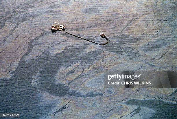 An oil skimming operation works in a heavy oil slick near Latouche Island near the southwest end Prince William Sound 01 April 1989 in Valdez, a week...