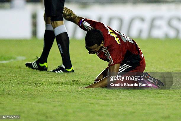 Romulo Otero of Caracas fights laments during the match between Fluminense and Caracas as part of Copa Bridgestone Libertadores 2013 at São Januário...