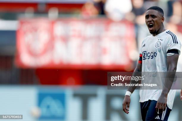 Steven Bergwijn of Ajax disappointed during the Dutch Eredivisie match between Fc Twente v Ajax at the De Grolsch Veste on September 17, 2023 in...