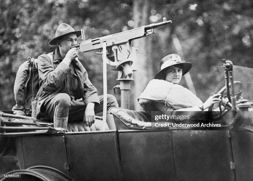 Machine Gun On Rv A couple has mounted a machine gun on their car and touring to show ...