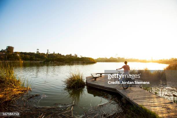 riding cruiser bikes. - lakeshore stockfoto's en -beelden