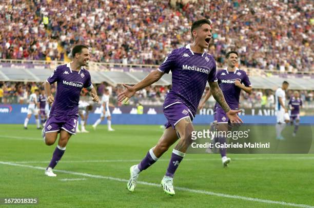 Lucas Martinez Quarta of ACF Fiorentina celebrates after scoring a goal during the Serie A TIM match between ACF Fiorentina and Atalanta BC at Stadio...