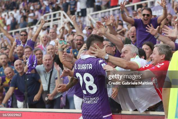 Lucas Martinez Quarta of ACF Fiorentina celebrates after scoring a goal during the Serie A TIM match between ACF Fiorentina and Atalanta BC at Stadio...