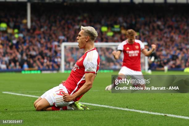 Leandro Trossard of Arsenal celebrates after scoring a goal to make it 0-1 during the Premier League match between Everton FC and Arsenal FC at...