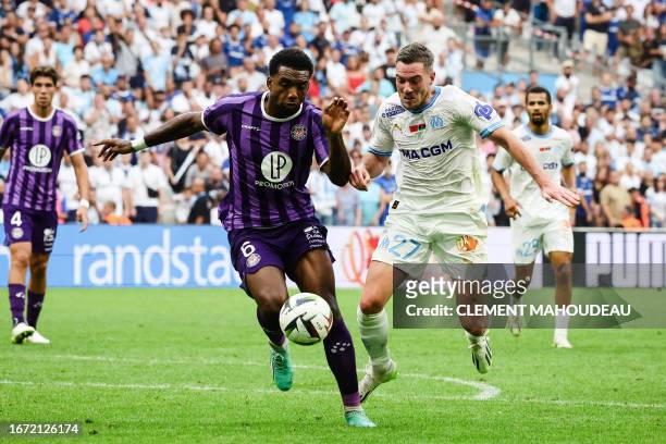 Marseille's French midfielder Jordan Veretout fights for the ball with Toulouse's Cape Verdean defender Logan Costa during the French L1 football...
