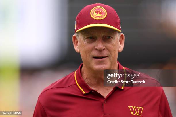 Defensive coordinator Jack Del Rio of the Washington Commanders looks on before his team's game against the Arizona Cardinals at FedExField on...