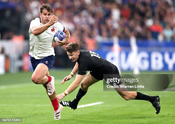 Damian Penaud of France beats Beauden Barrett of New Zealand during the Rugby World Cup France 2023 match between France and New Zealand at Stade de...