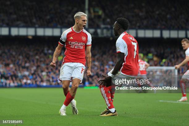 Leandro Trossard of Arsenal celebrates with Bukayo Saka of Arsenal after scoring their 1st goal during the Premier League match between Everton FC...
