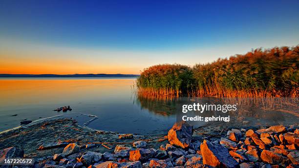 sonnenuntergang auf dem plattensee - hungary stock-fotos und bilder