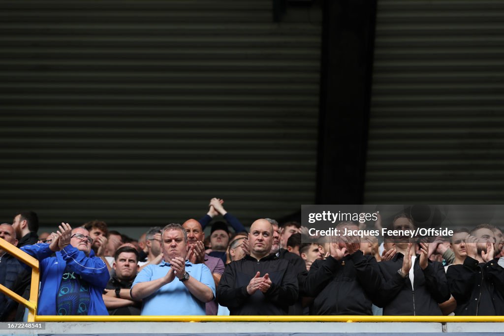Leeds fans during the Sky Bet Championship match between Millwall and  News Photo - Getty Images