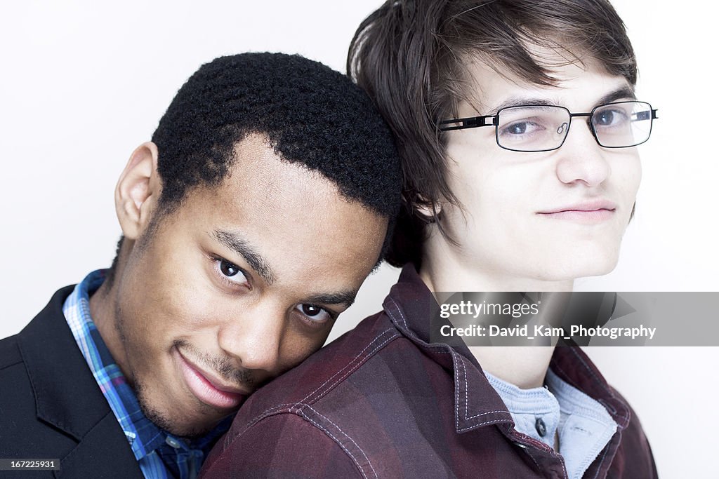 Feliz Y Sonriente Pareja Gay Interracial Foto de stock - Getty Images