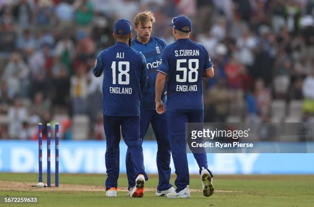 David Willey of England celebrates after taking the finalwicket of Tim Southee of New Zealand during the 2nd Metro Bank One Day International match...