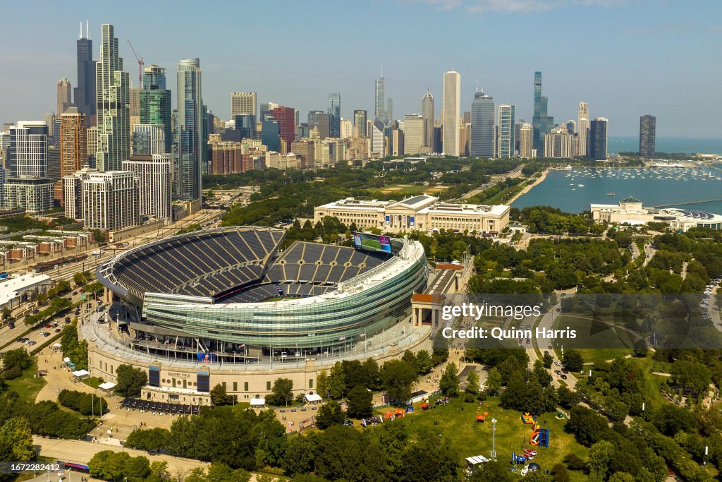 Green Bay Packers v Chicago Bears