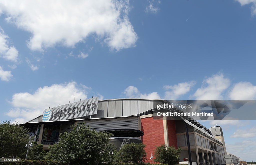 Los Angeles Lakers v San Antonio Spurs - Game One