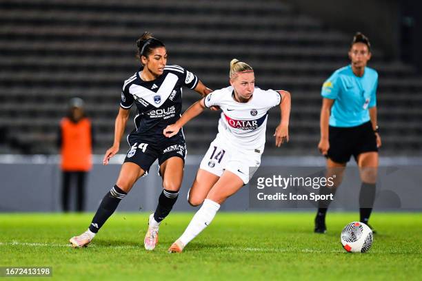 Nesrine Bahlouli of Girondins de Bordeaux, Jackie Groenen of Paris-Saint-Germain during the Women's D1 Arkema match between Football Club des...