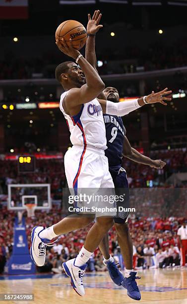 Chris Paul of the Los Angeles Clippers shoots the game winning shot with a tenth of a second left in the game over Tony Allen of the Memphis...