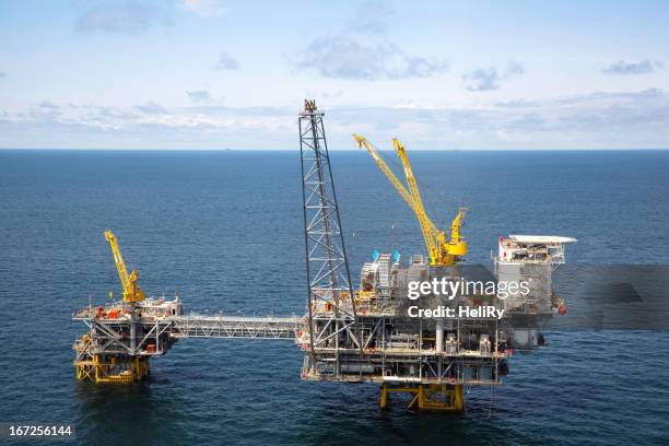 Oil Riggimg Oil Rig Detail Photos and Premium High Res Pictures - Getty Images