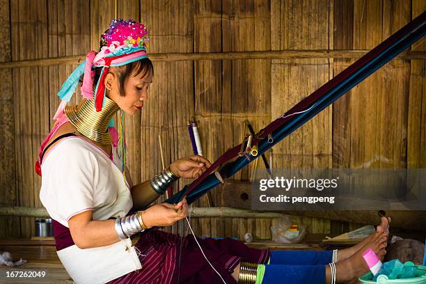 long neck tribe - padaung stockfoto's en -beelden