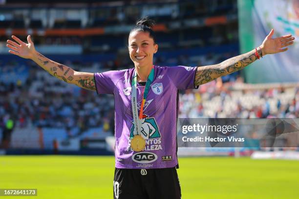 Jenni Hermoso of Pachuca receives recognition for being world champion with Spain in the last World Cup prior a match between Pachuca and Pumas UNAM...