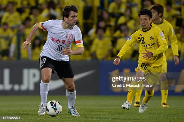 Zvjezdan Misimovic of Guizhou Renhe in action during the AFC Champions League Group H match between Kashiwa Reysol and Guizhou Renhe at Hitachi...