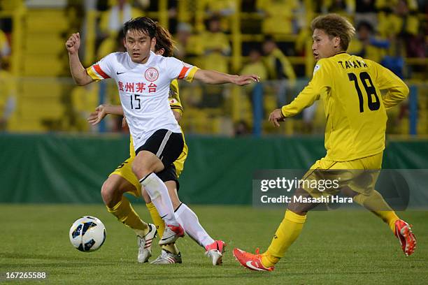 Chen Jie of Guizhou Renhe in action during the AFC Champions League Group H match between Kashiwa Reysol and Guizhou Renhe at Hitachi Kashiwa Soccer...